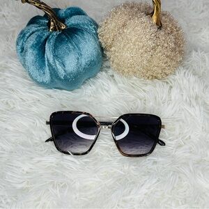Faded sunglasses in black Tory